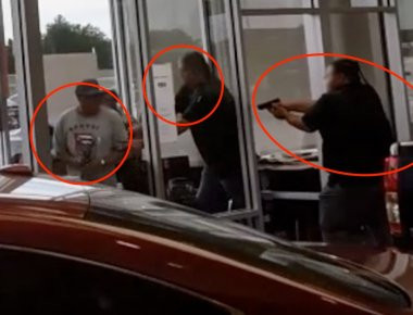 Μακελειό σε αντιπροσωπεία αυτοκινήτων στις ΗΠΑ - Τρεις νεκροί σε 6 δευτερόλεπτα (βίντεο)